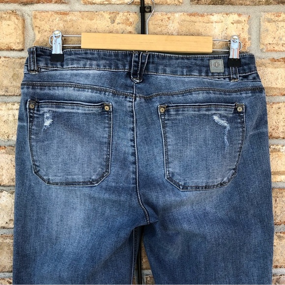 Democracy Boho Slim Straight Flood Distressed Raw Embroidered hem Jeans Size 8 - Picture 8 of 15